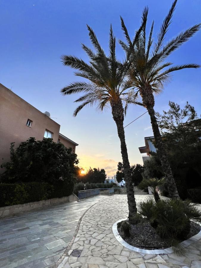 Iris Village Paphos ภายนอก รูปภาพ