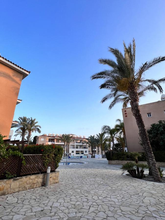 Iris Village Paphos ภายนอก รูปภาพ