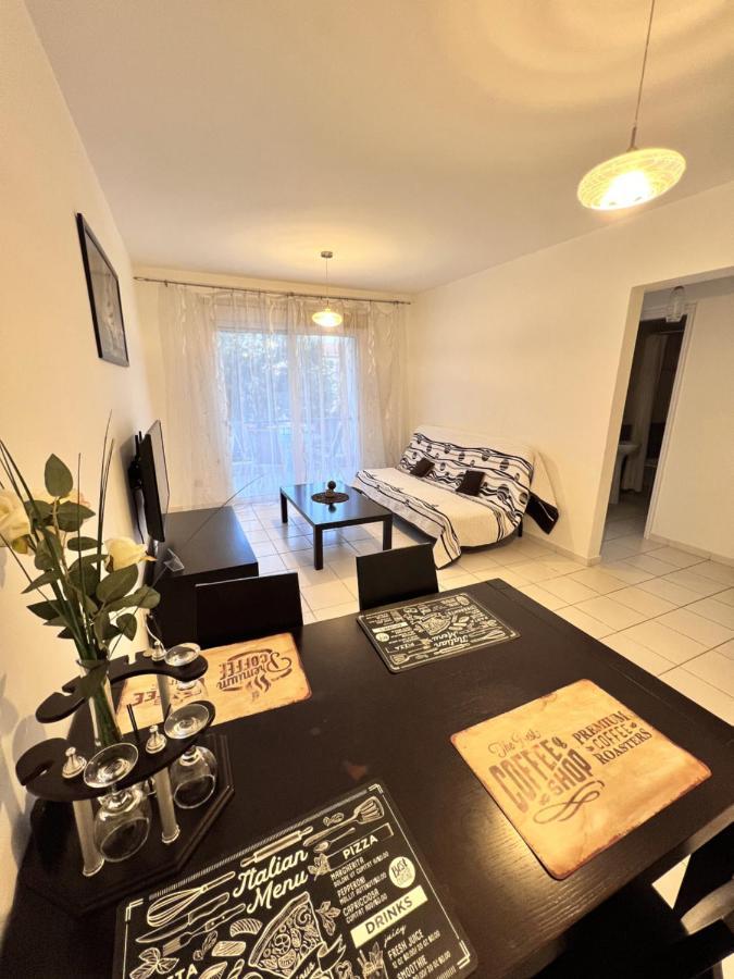 Iris Village Paphos ภายนอก รูปภาพ