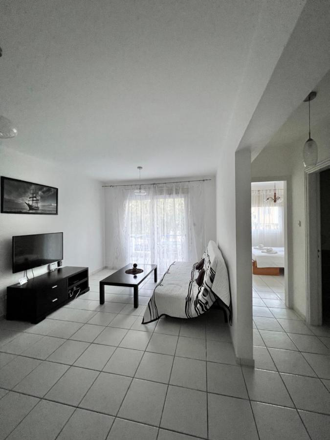 Iris Village Paphos ภายนอก รูปภาพ