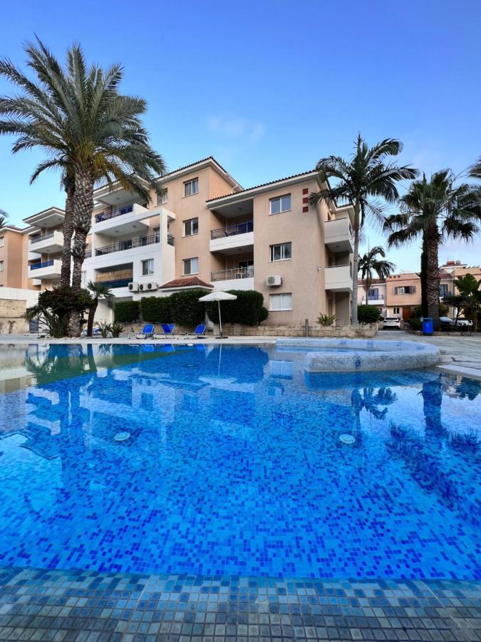 Iris Village Paphos ภายนอก รูปภาพ