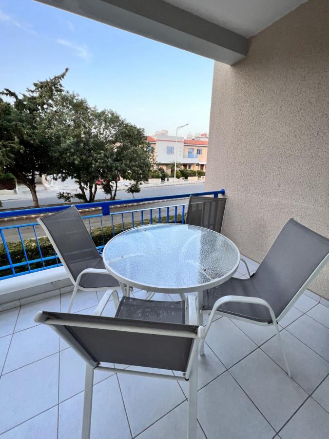 Iris Village Paphos ภายนอก รูปภาพ