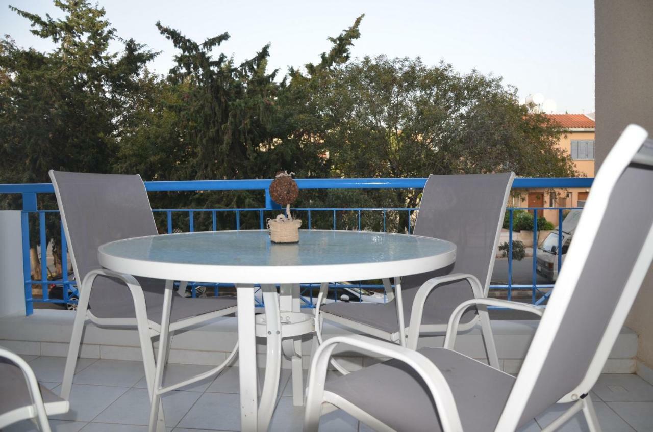 Iris Village Paphos ภายนอก รูปภาพ