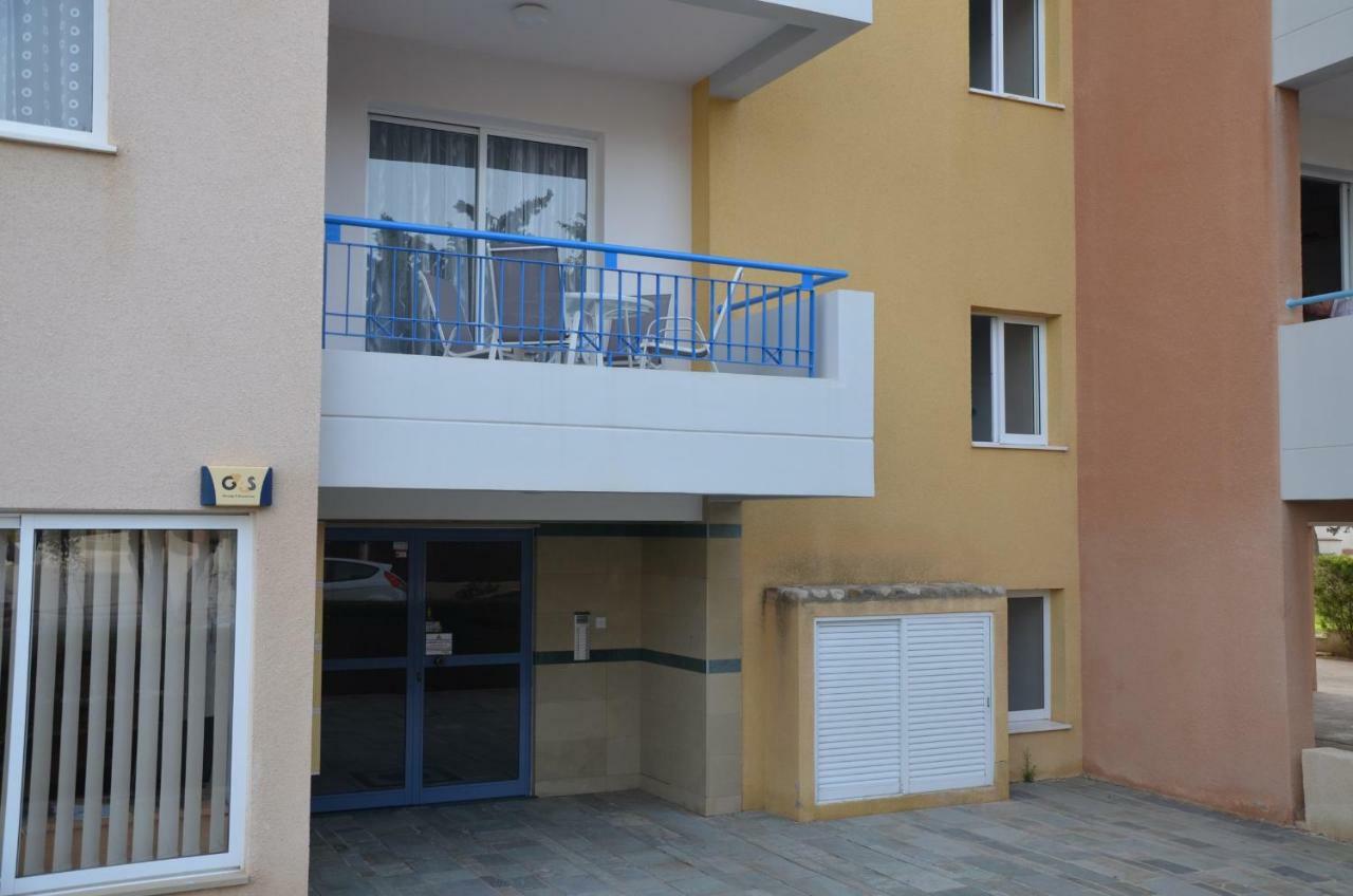 Iris Village Paphos ภายนอก รูปภาพ