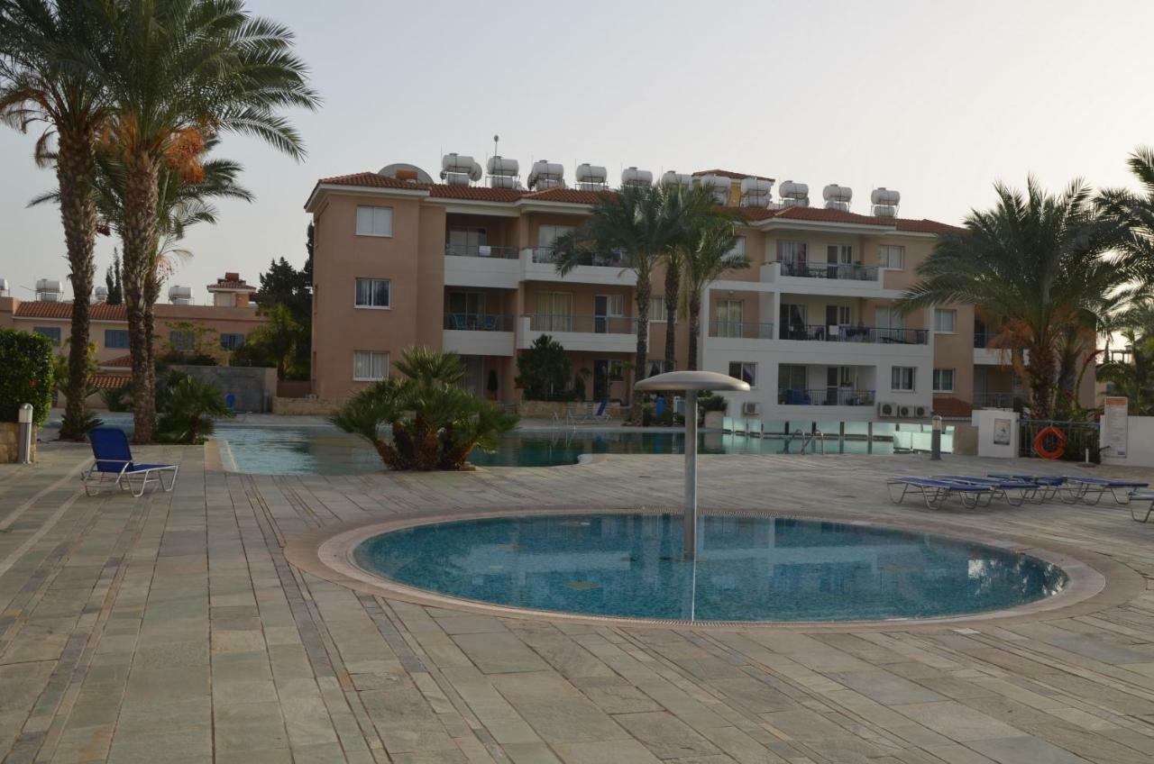 Iris Village Paphos ภายนอก รูปภาพ